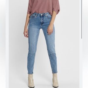 ONLY | NWT High Waist Straight Jeans in Light Wash